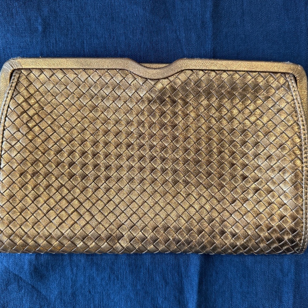 Authentic Vintage Bottega Veneta Intrecciato Clutch – Metallic Gold – GUC